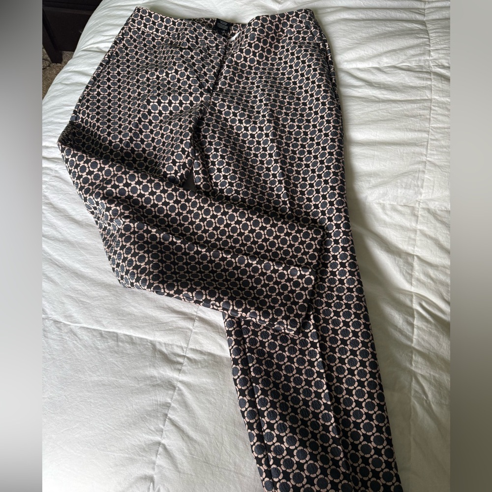 Ann Taylor curvy ankle length, patterned slacks. NWT